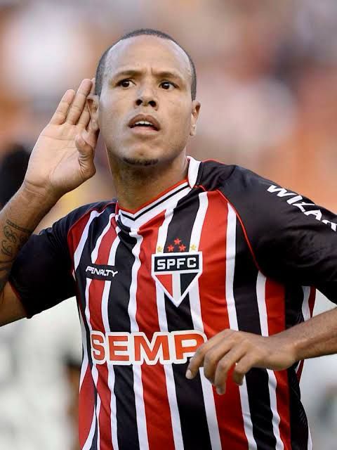 LEMBRAM DO FABULOSO? O EX CRAQUE DO FUTEBOL PAGARÁ CONTA COM PERDA DE CARRO CINEMATOGRÁFICO